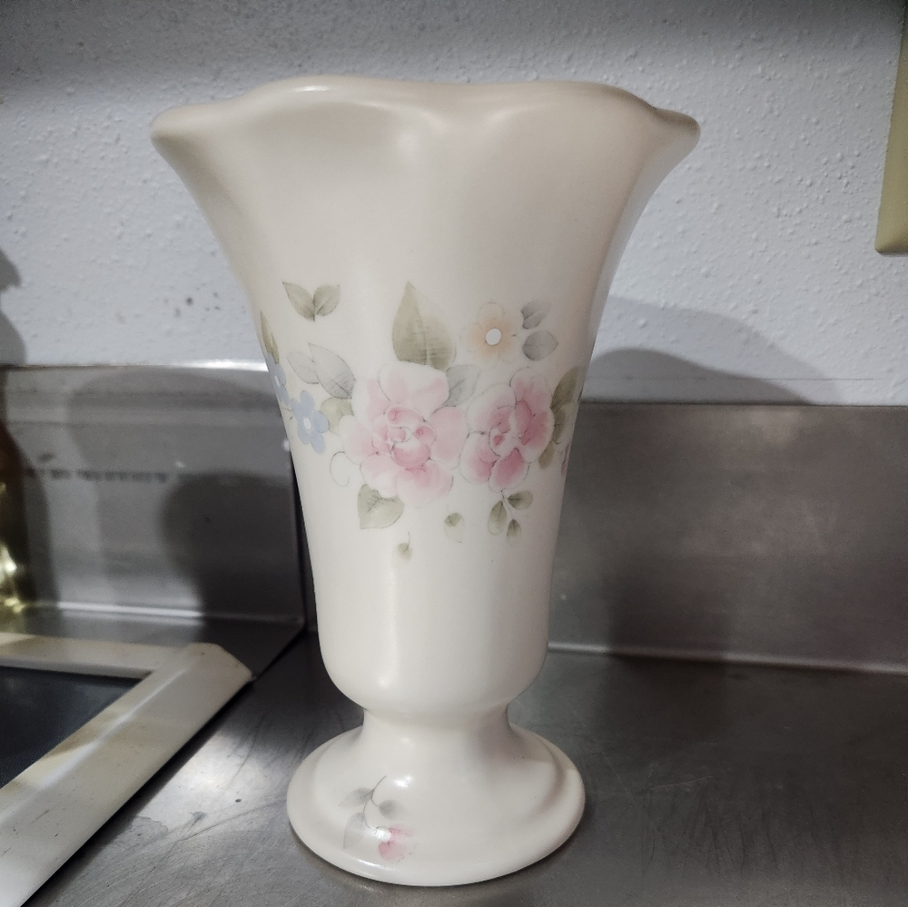 Pfaltzgraff tea rose vase